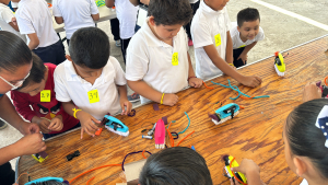 Actividad mi primer robot en el marco del convenio CIMAT-SEG Círculos de Conocimiento julio 2024