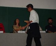 Recibiendo obsequio (1)